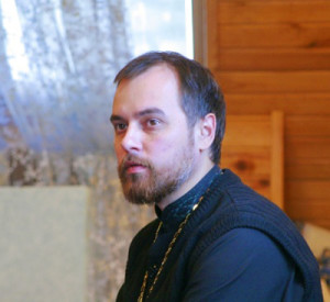 Священник Алексей Агапов, настоятель храма Михаила Архангела в Жуковском Фото с сайта sofia-sfo.ru 